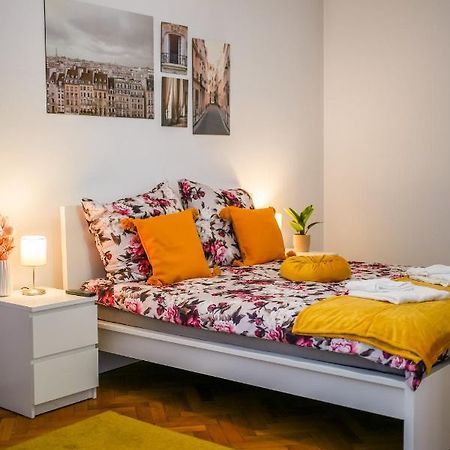 Ultracentral Golden Gatehouse 3 Bdrm Bukarest Kültér fotó