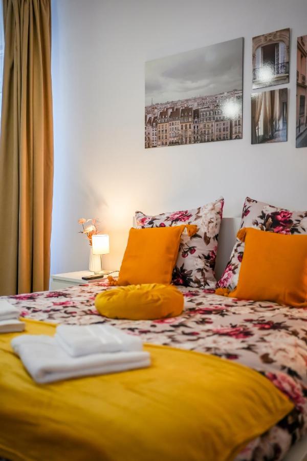 Ultracentral Golden Gatehouse 3 Bdrm Bukarest Kültér fotó