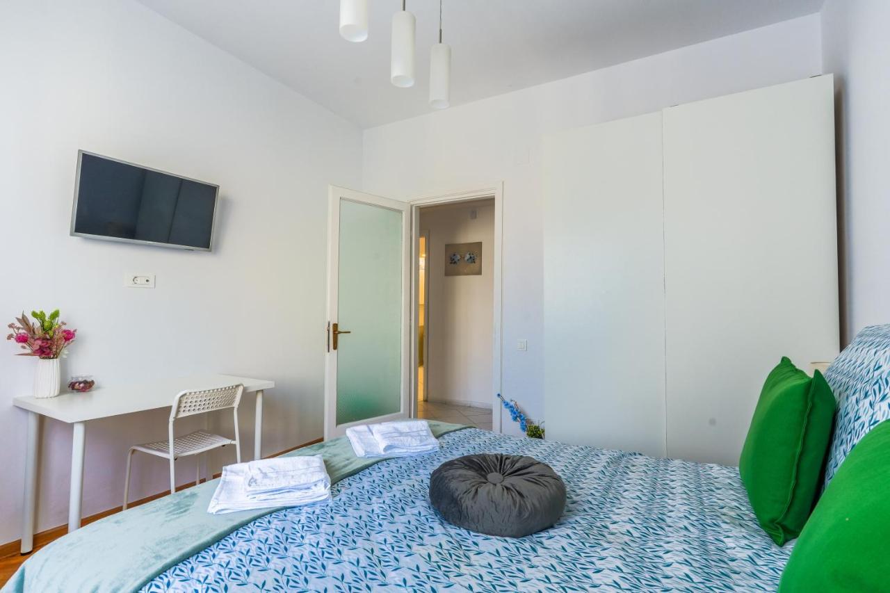 Ultracentral Golden Gatehouse 3 Bdrm Bukarest Kültér fotó