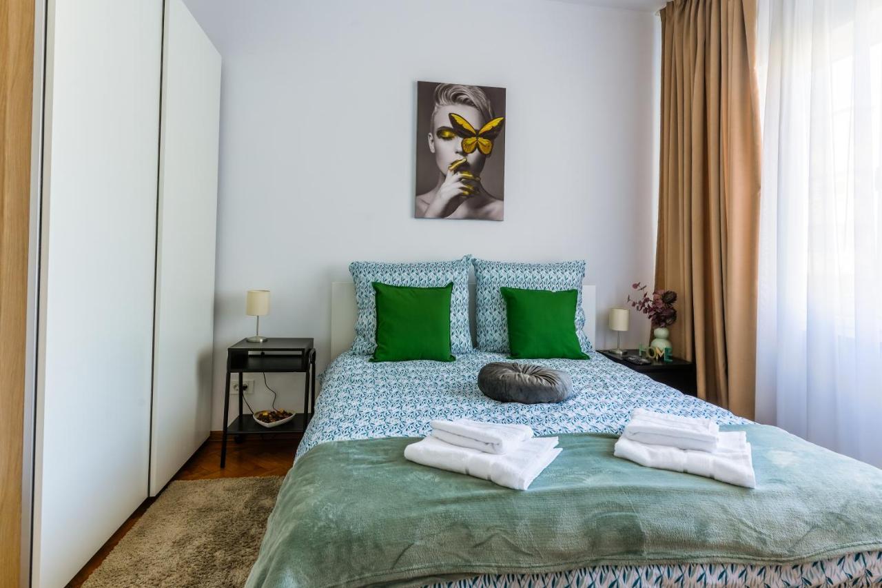 Ultracentral Golden Gatehouse 3 Bdrm Bukarest Kültér fotó