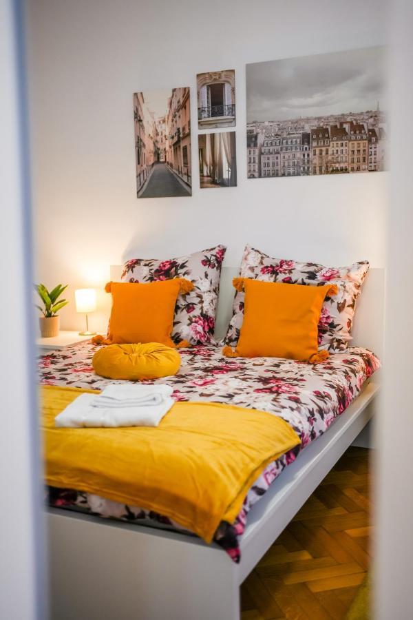 Ultracentral Golden Gatehouse 3 Bdrm Bukarest Kültér fotó