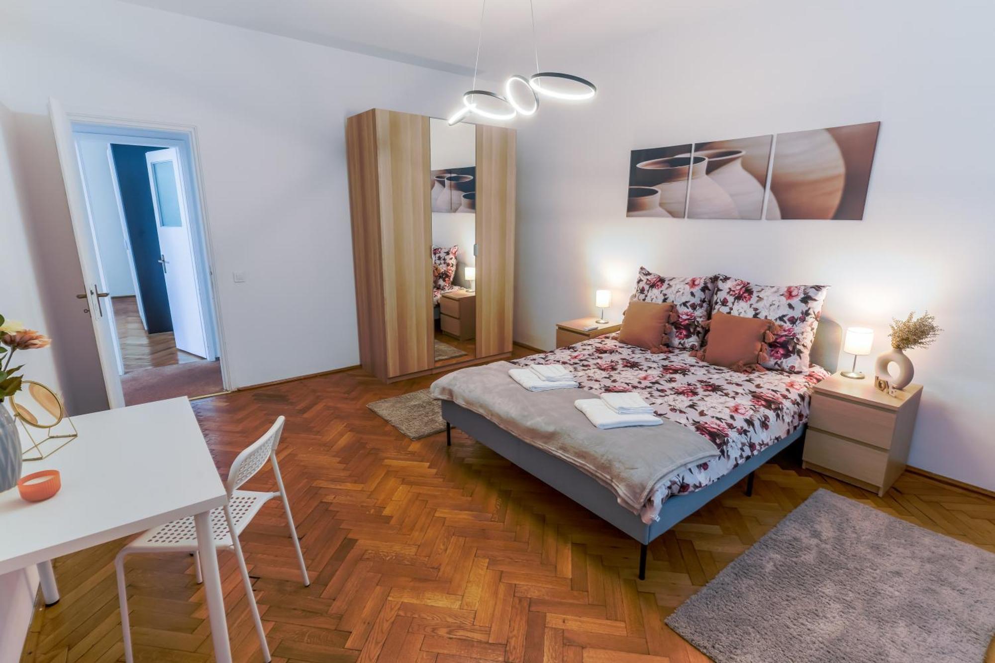 Ultracentral Golden Gatehouse 3 Bdrm Bukarest Kültér fotó
