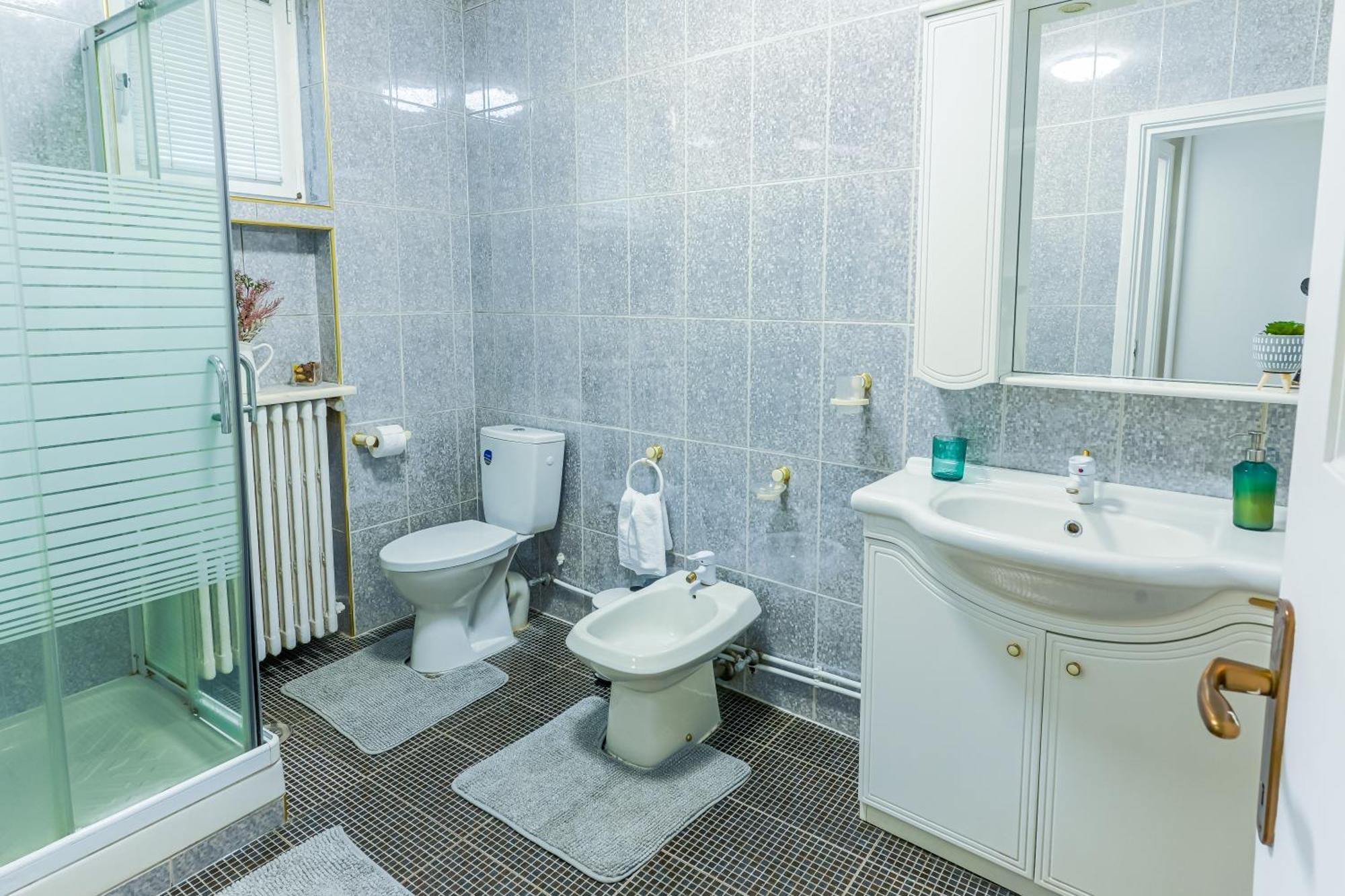 Ultracentral Golden Gatehouse 3 Bdrm Bukarest Kültér fotó